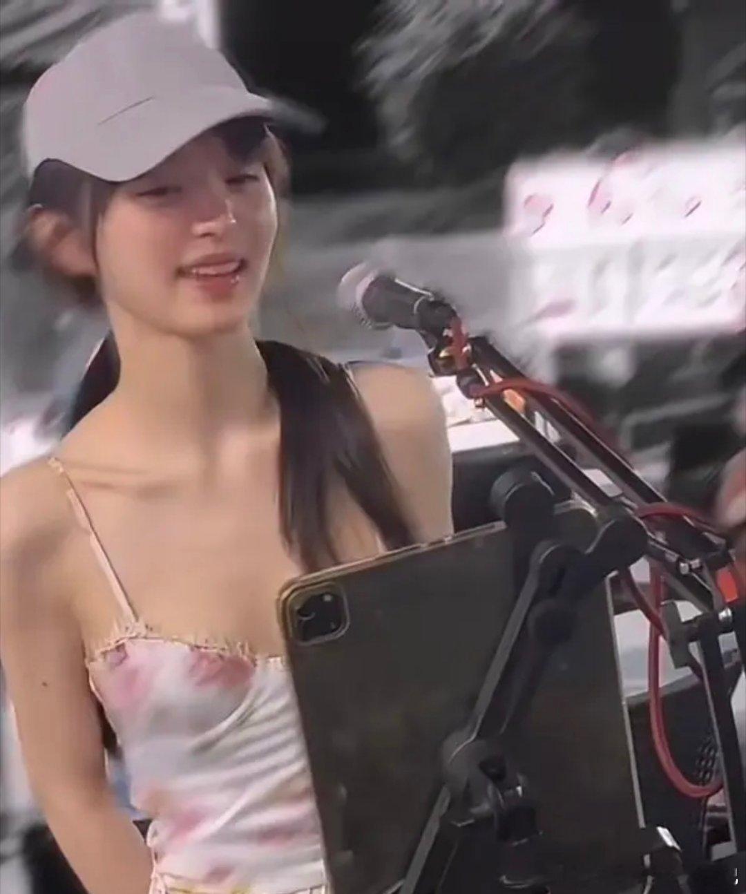 🍩不穿聚拢的礼服看起来很平，之前原来是真硬挤啊