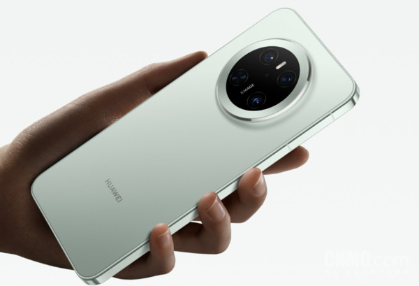 华为Mate80系列设计图曝光！相机模组延续经典星环造型，采用对称双层圆环布局。