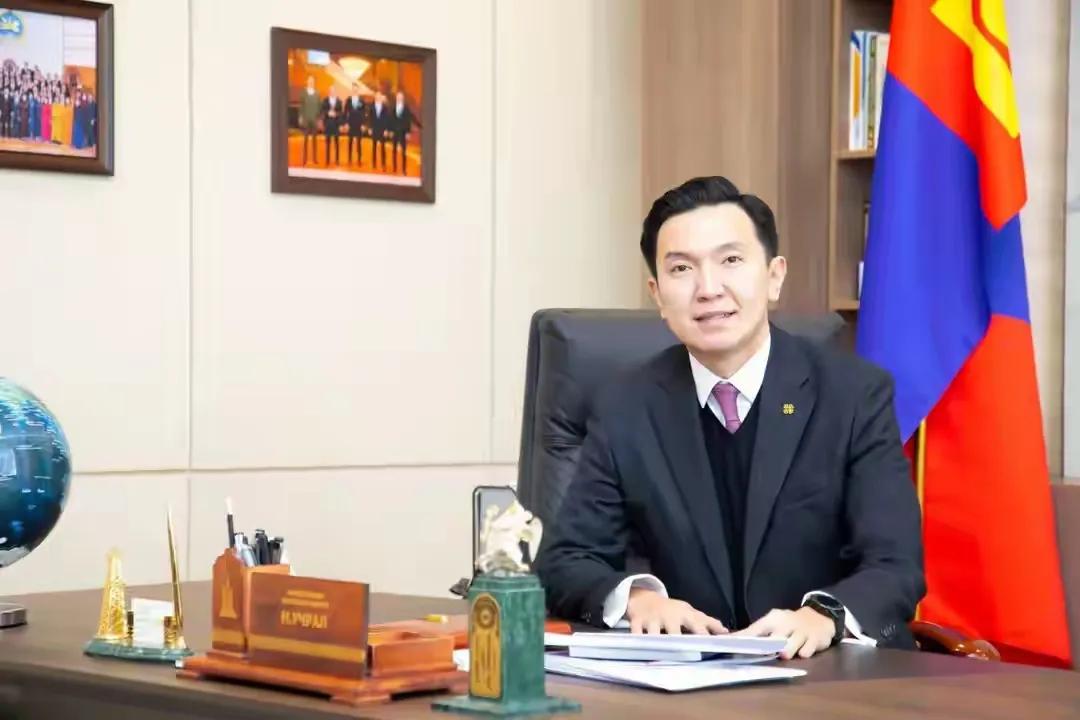 前脚蒙古国加快和印度合作的炼油厂建设，总理乌其尔勒亲赴建设现场督导。后脚中方决定
