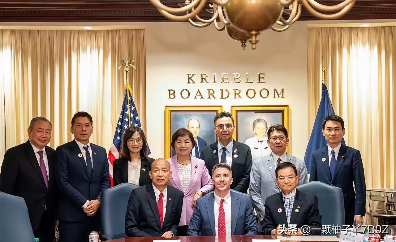当地时间6月26日，韩国瑜带领蓝绿白三党民意代表组成的访美团，结束一周行程，准备