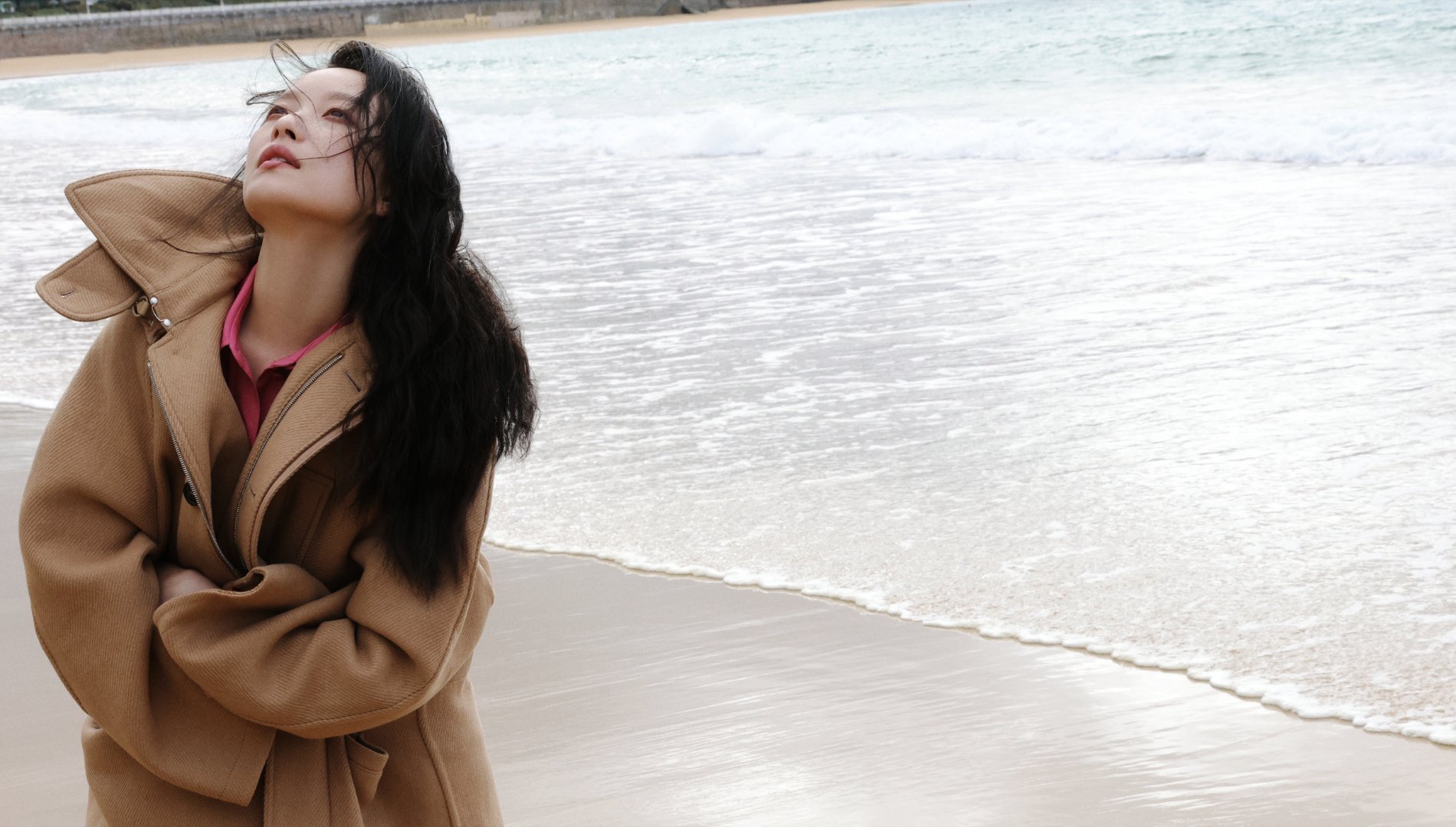倪妮：圣塞漫漫海滩，金色的浪漫。倪妮