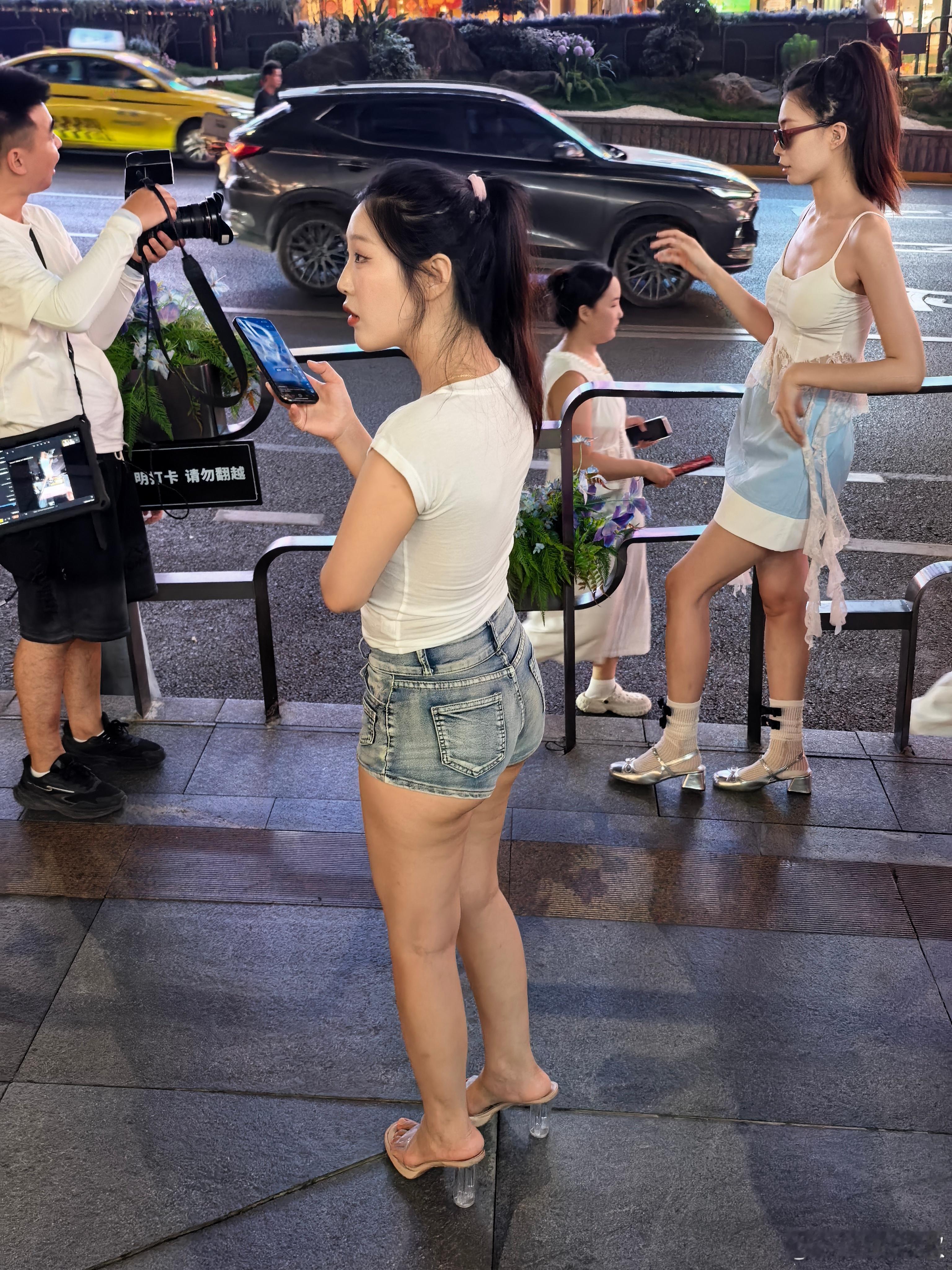 拍照打卡的妹子真多​​​