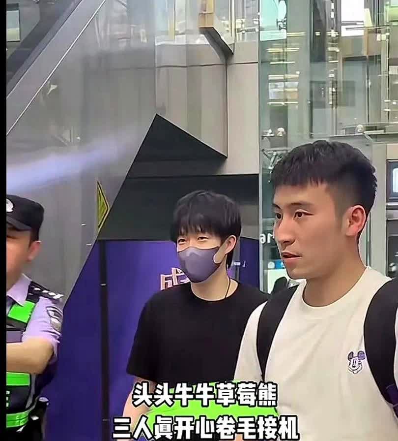 这次回来看见头头的眼神温柔了很多，因为什么变温柔估计大家都懂最近发现曹巍