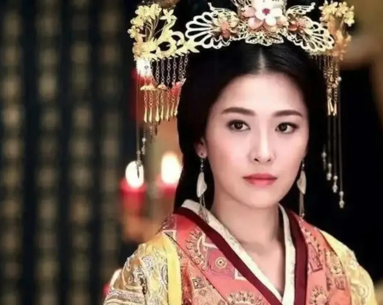 公元前87年，弥留之际的汉武帝把22岁钩弋夫人叫到面前，问她是否跟自己一起"走"
