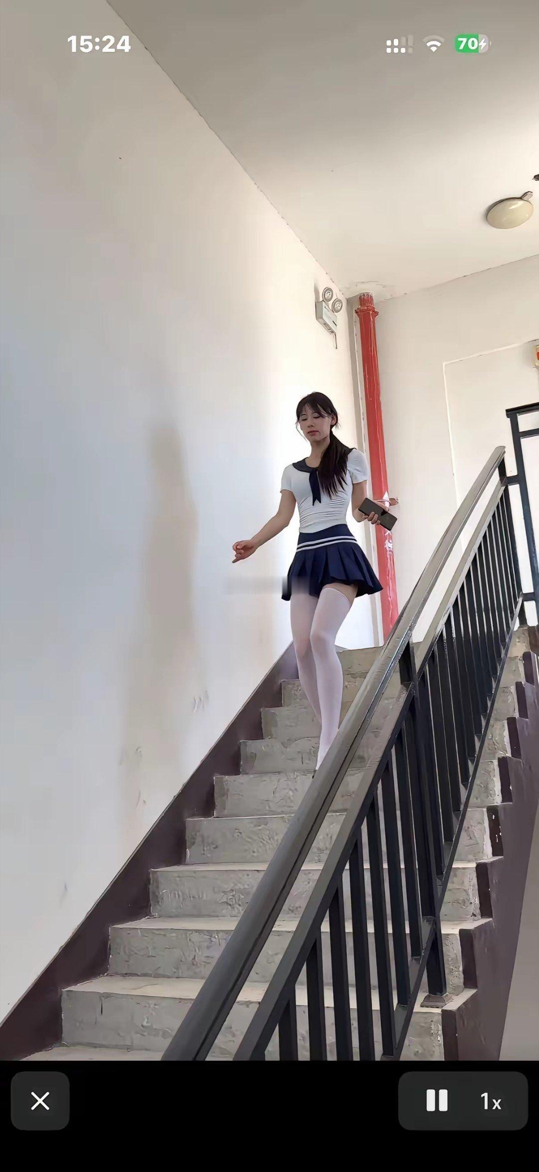 这届年轻人难啊！好不容易大学出来混不到口好饭​​​