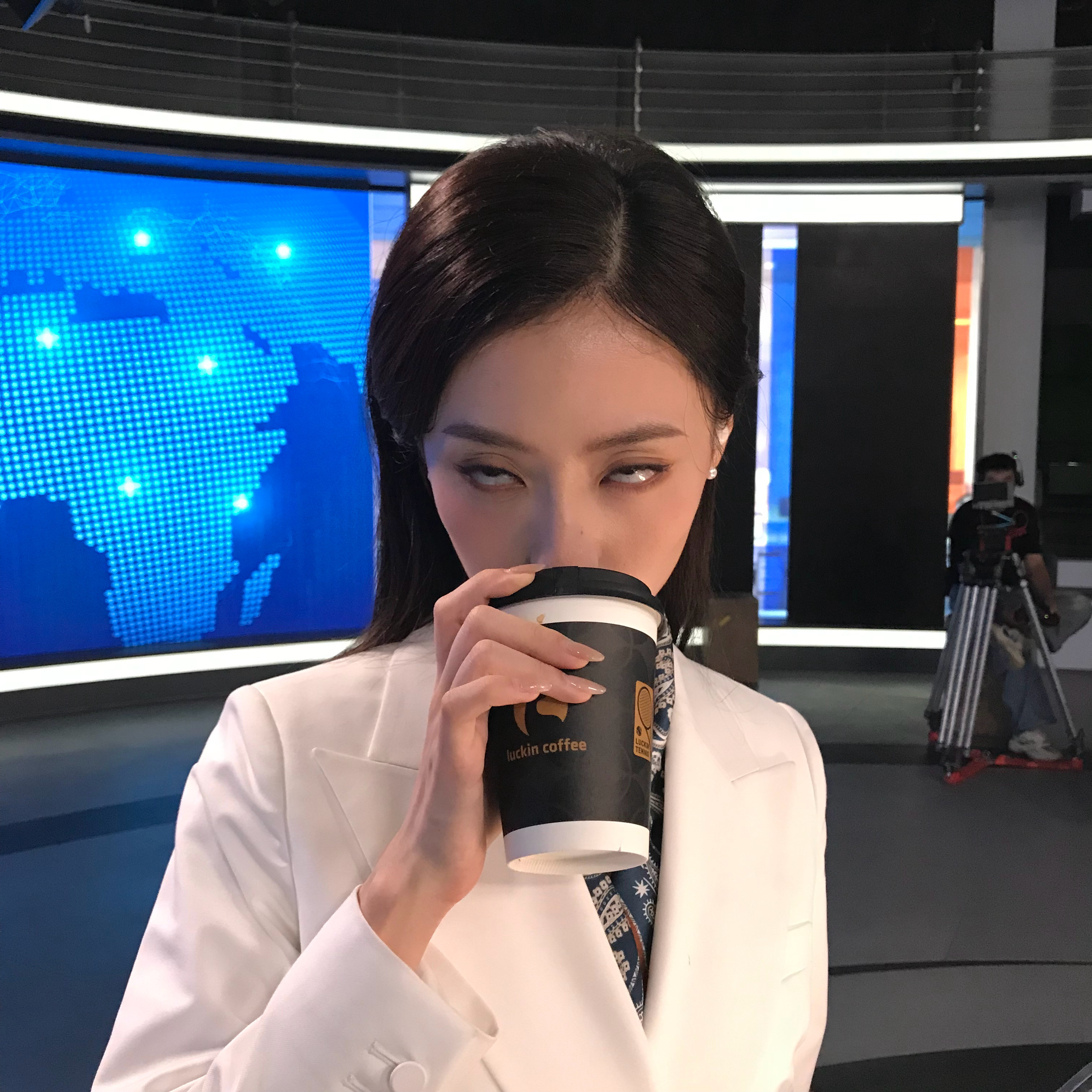 胡连馨在复制粘贴的时代，你是手写的诗