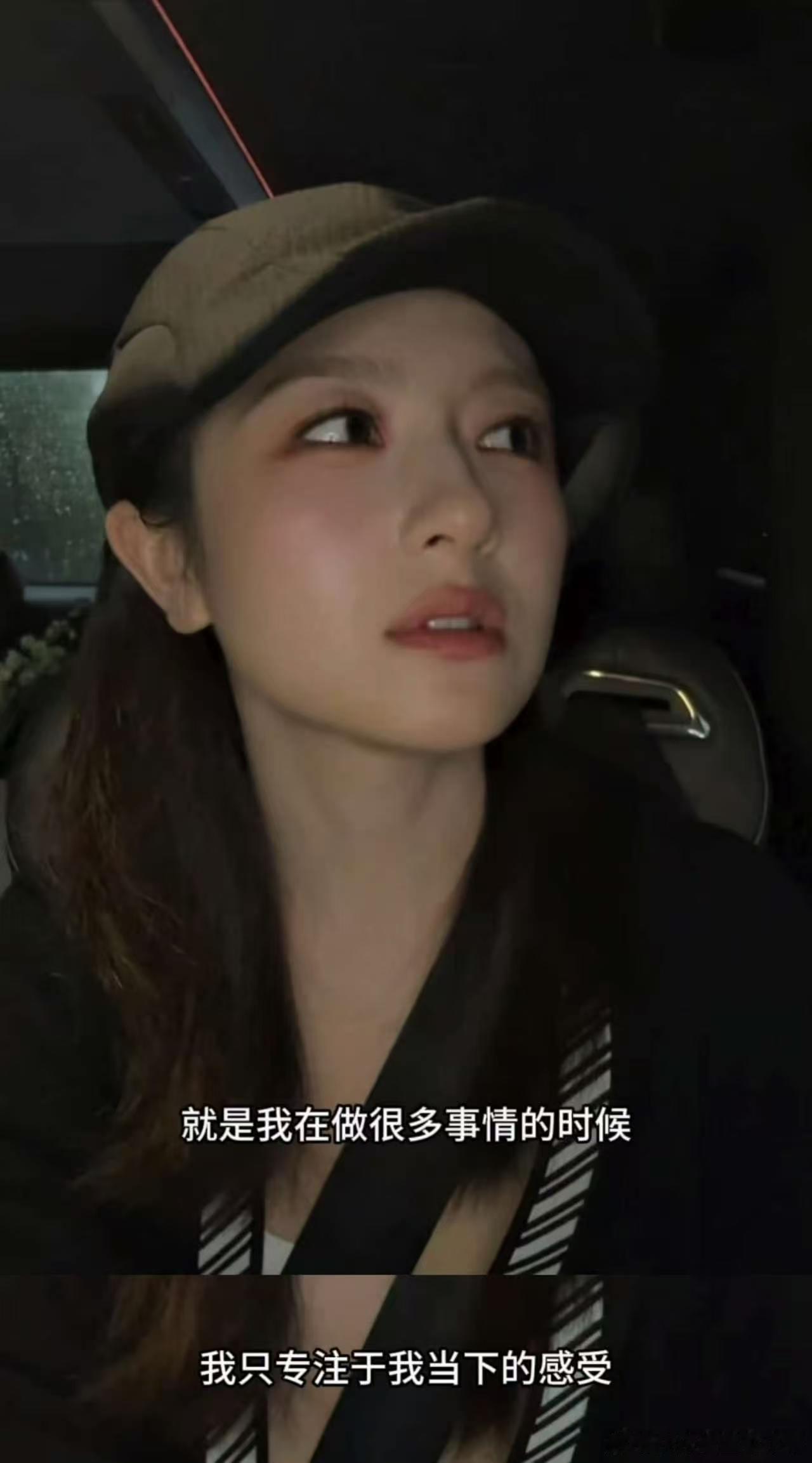 李兰迪回应呆毛的由来李兰迪分享剪呆毛趣事终于揭晓呆毛背后的小故事，原来是主动修