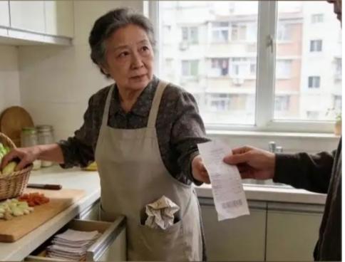 广州57岁保姆每次买菜多报20元，雇主装不知道，谁料，三个月后，雇主得知真相，瞬