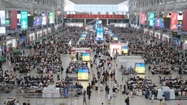 1.84亿人次挤爆长三角, 2025暑运成绩单出炉