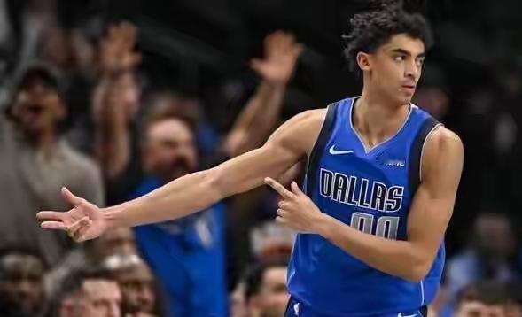 独行侠球迷想念东契奇第一阶段独行侠迎来了状元弗拉格独行侠球迷想念东契奇的第二