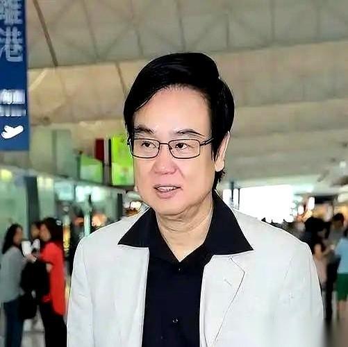 最近一则关于80岁影界大佬黄百鸣的网传消息，让不少人划手机的大拇指悬在了半空。
