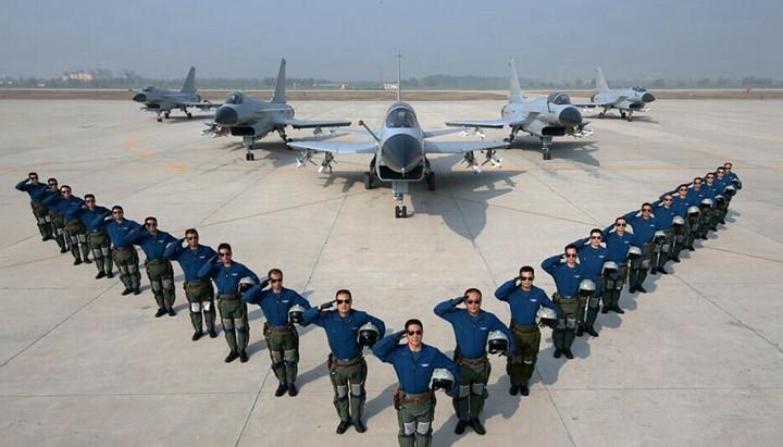 中国空军精锐战机提前10年就报废! 飞行员训练是有多拼?