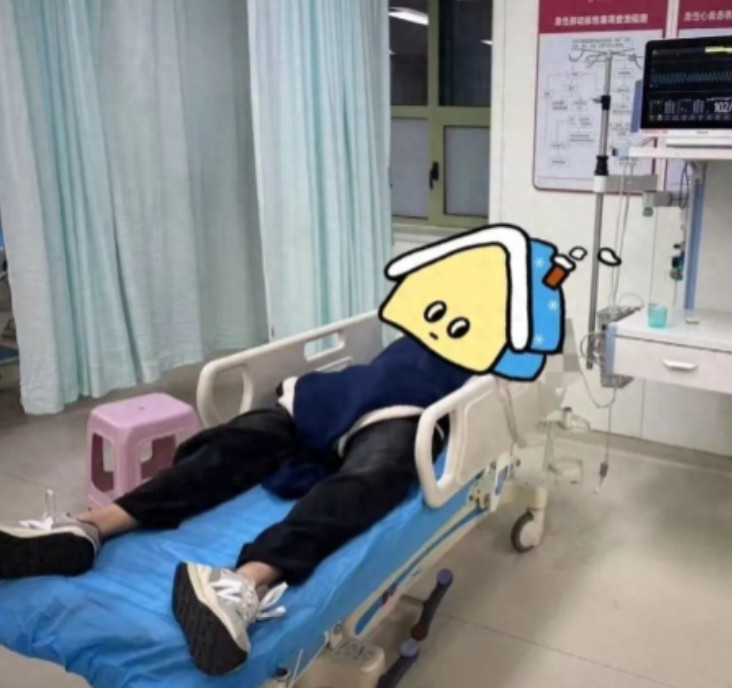陕西西安，男子花2585元在五星级酒店休息，岂料，男子睡的正香，突然有人刷卡进门