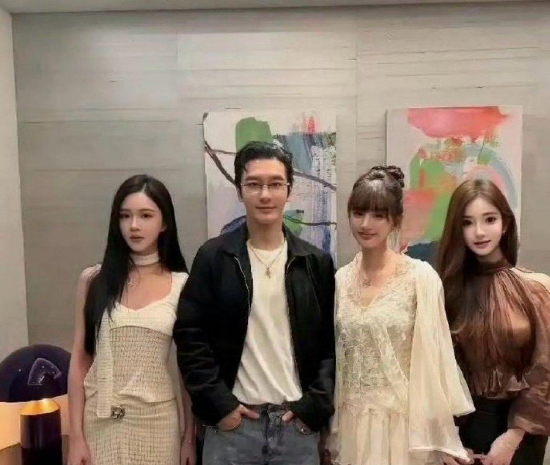 黄晓明这么多年了审美真是没变啊，喜欢固定类型的女生。