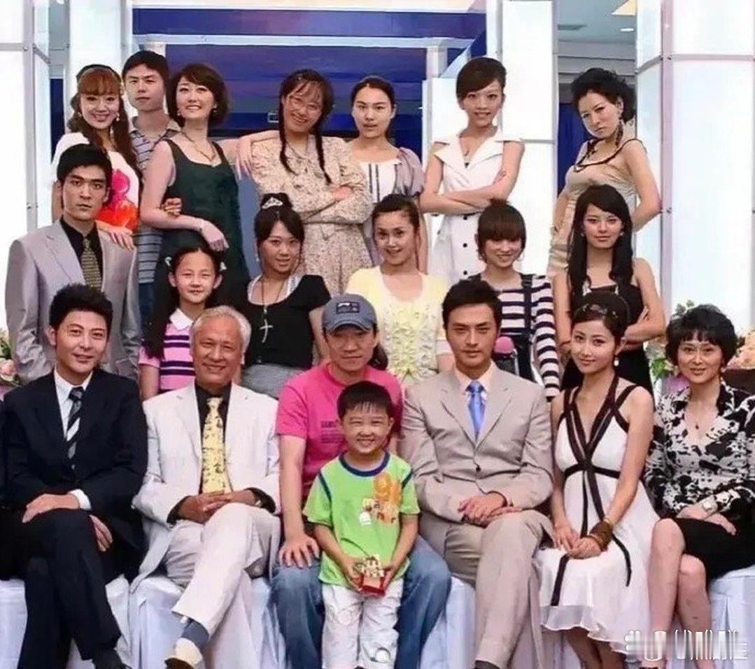 翻出了当年《丑女无敌》剧照，才发现辛芷蕾居然也在里面吗？