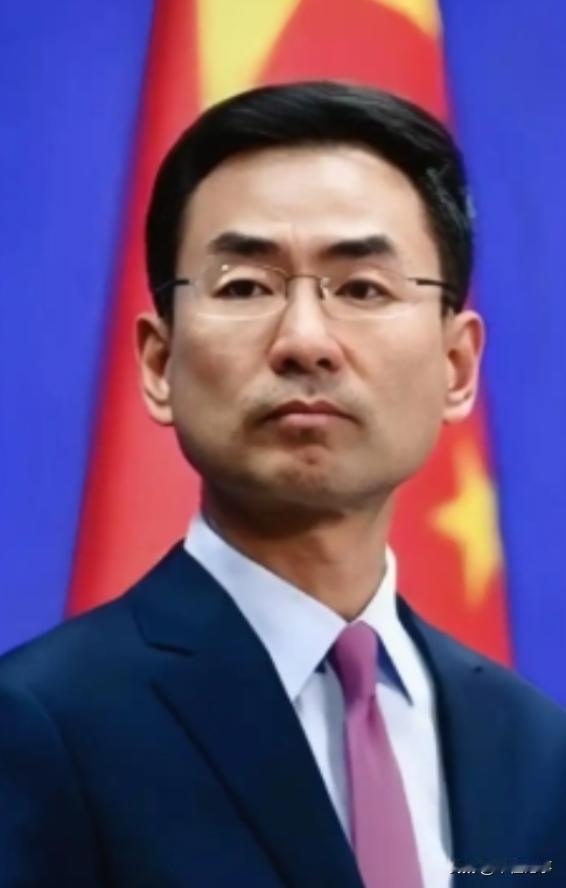 纽约的联合国大厦前，中国国旗又一次被挡在了门外！4月25日，美国又耍老把戏，直接