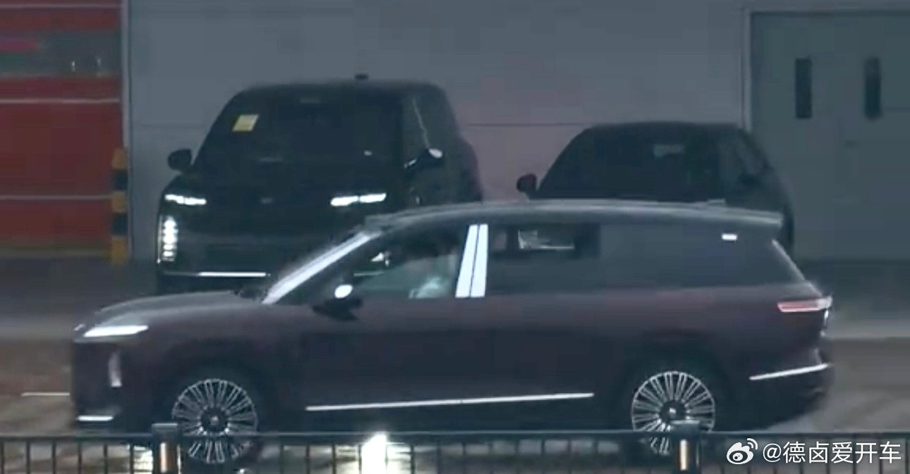 有全新ES8、萤火虫双车组合用户吗？接下来还会有ES9&萤火虫双车用户了。