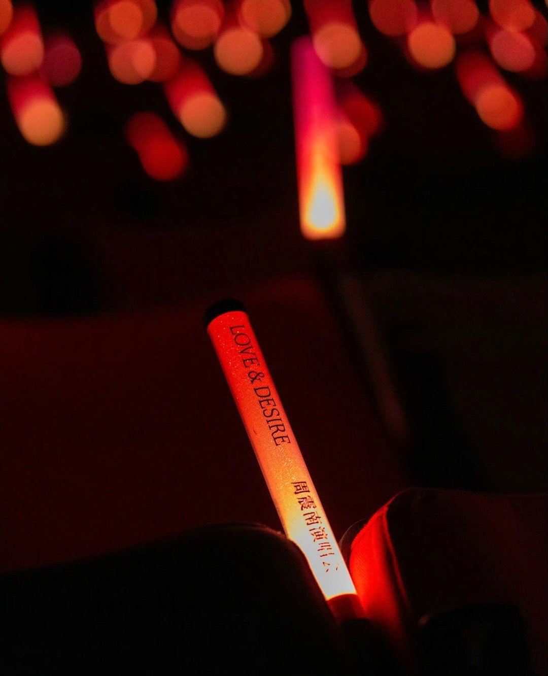 周震南演唱会没有舞台无舞台，更自由！周震南用一场前所未有的演唱会告诉你：重要的