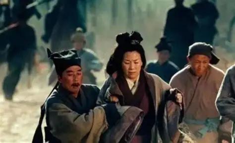 公元310年，刘渊尸骨未寒，他的儿子刘聪就已经闯进了皇后的寝宫。但这还不