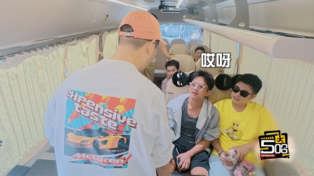 马頔装修到软装了告别硬装马頔婚房终迎软装！从民谣诗人变身综艺打工人，为装家拼尽全