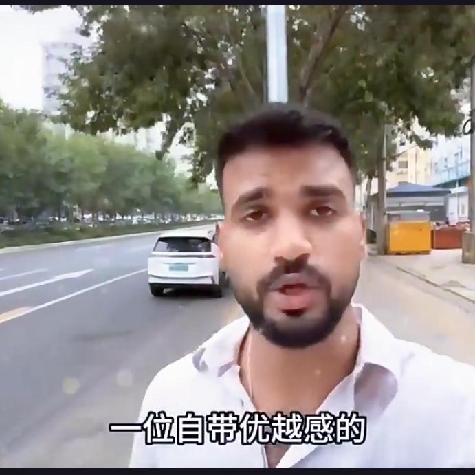 印度高种姓小哥带着偏见来华，本想找茬，结果被现实狠狠上一课一位自带优越感的
