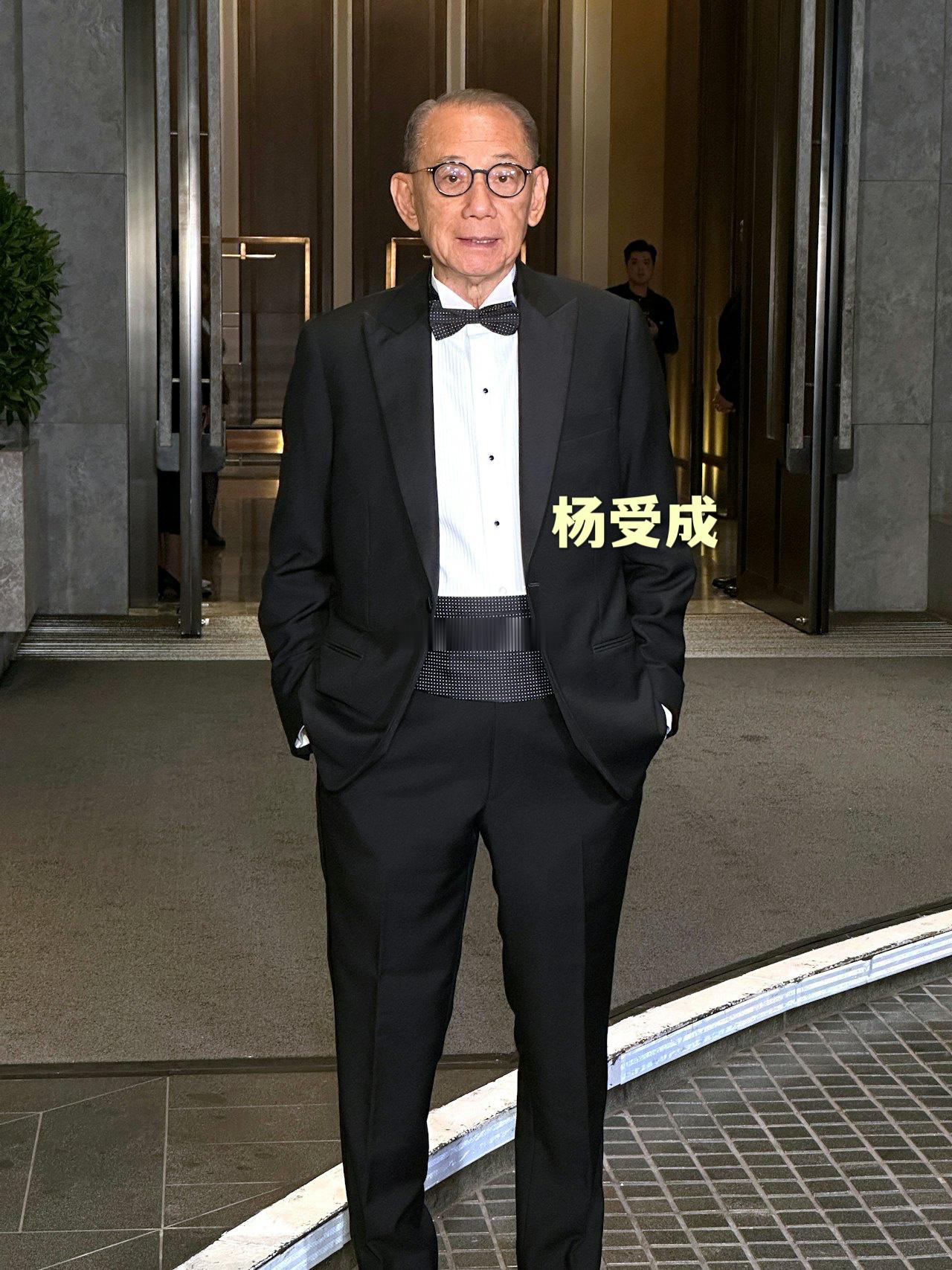 82岁的英皇老板杨受成,在瑞吉酒店筵开21席,庆祝他跟太太陆小曼结婚40周年的“