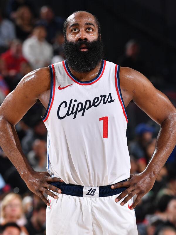 火箭送出范乔丹、芬尼史密斯、泰特，交易得到快船队的哈登，交易后火箭队首发阵容为，