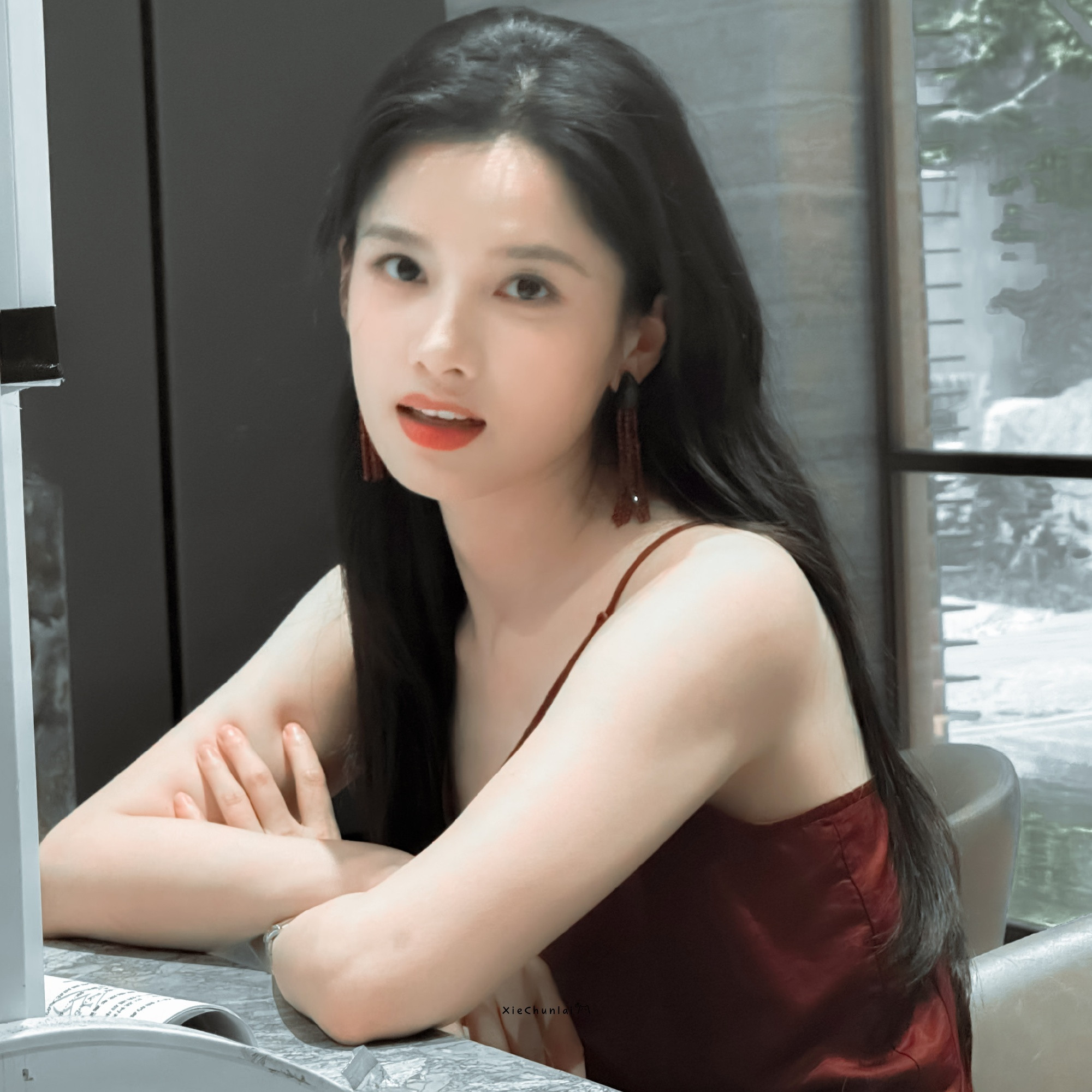 张婧仪刷到了全是张婧仪的文案女神展示网速中张婧仪不仅刷到了全是张婧仪的文案，还夸