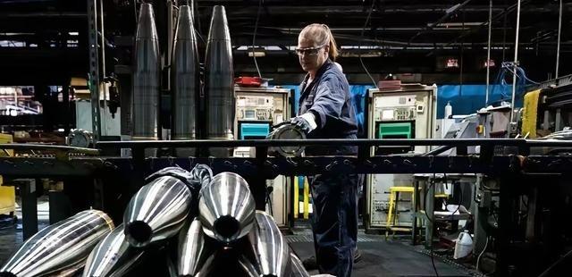 美军正急着补充武器库存的关键时刻，中方突然宣布了一个大消息，这下白宫彻底傻眼了！