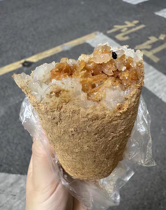 这是糯米团吗？好吃吗？里面的啥东西呢？
