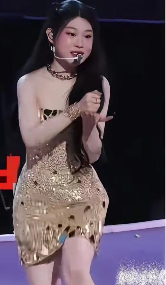 小沈阳女儿沈佳润，小时候因为长相没少被指指点点。长大了，女大十八变，自信地站上