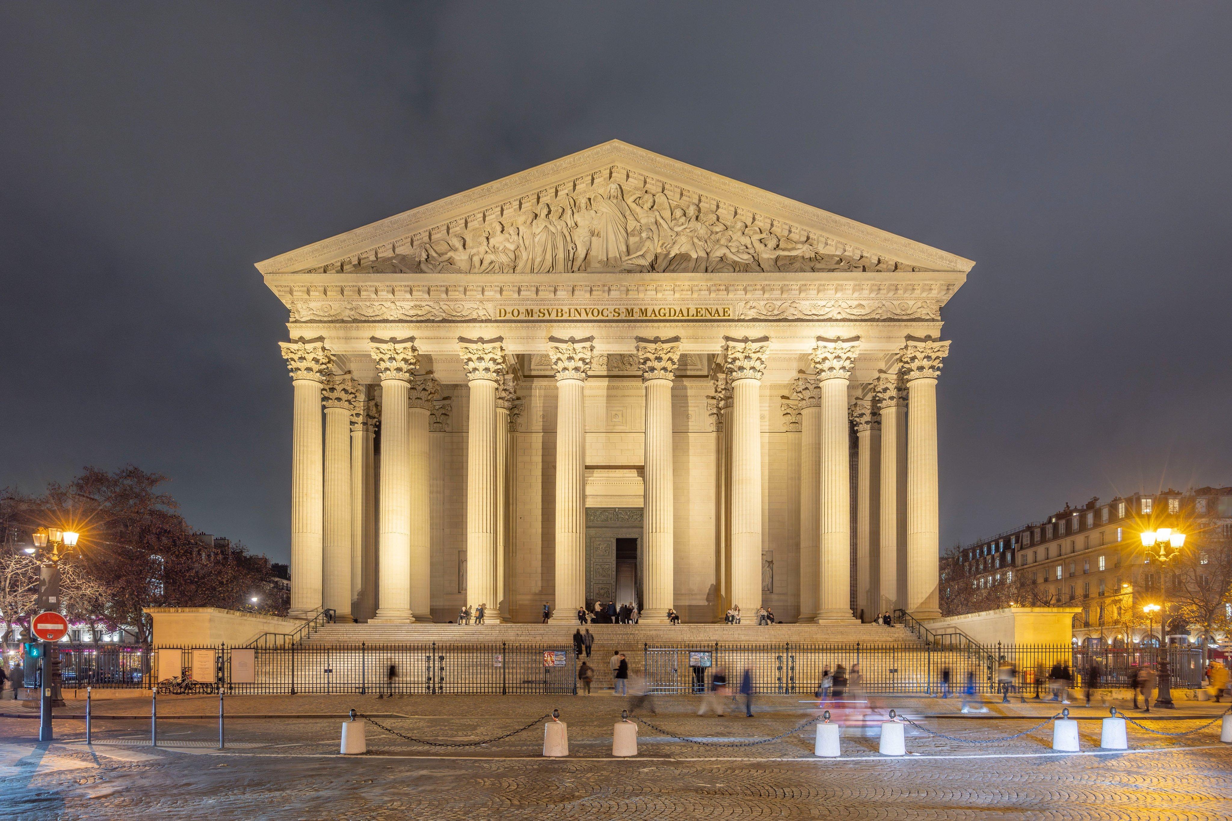 夜色下的玛德莱娜教堂和波旁宫