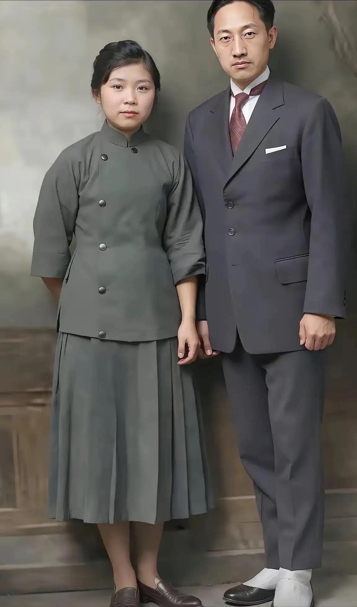 这是张幼仪和前夫徐志摩年轻时为数不多的合影，这可不是剧照，徐志摩模样俊朗，气质非