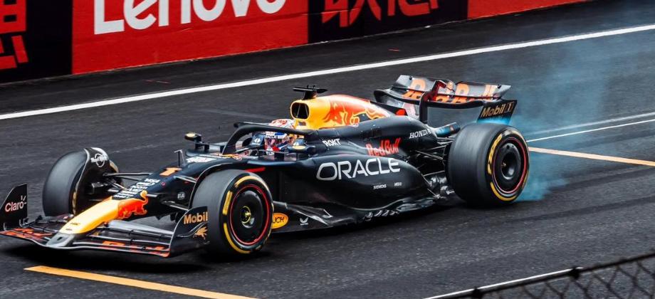 F1-摩纳哥站，安东内利跑出1分12秒375的成绩，以0.043秒优势在排位赛临