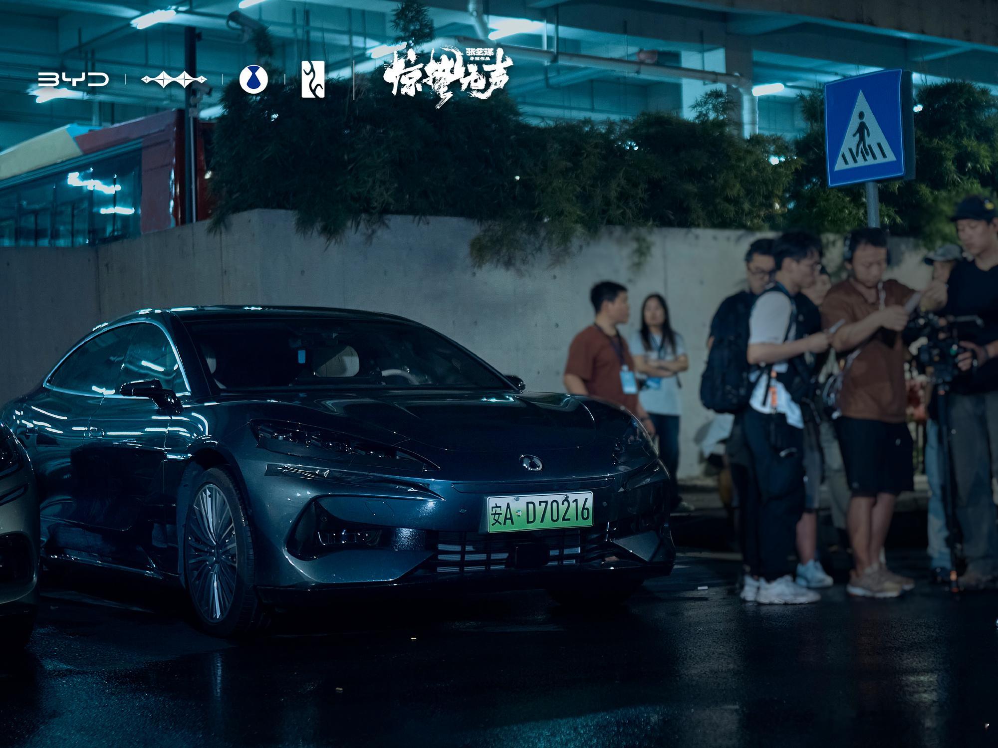 电影惊蛰无声几乎用上了比亚迪的全家桶了，深度合作是显而易见的。不过融入也很和