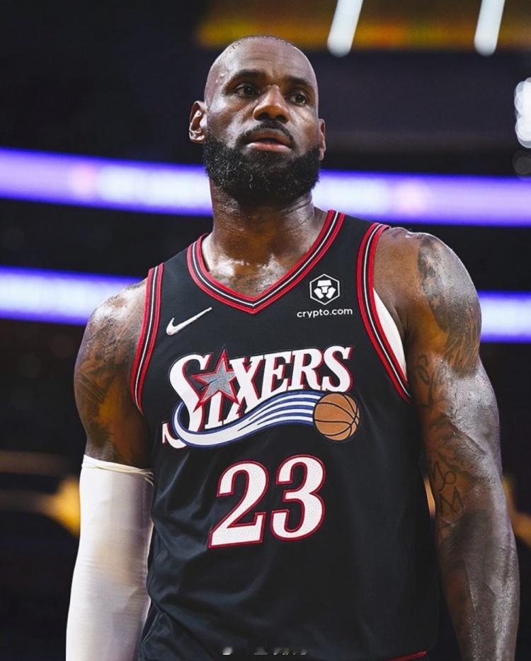 名记评76人：新赛季拿到48胜即算成功近日，著名NBA记者BrianWindh
