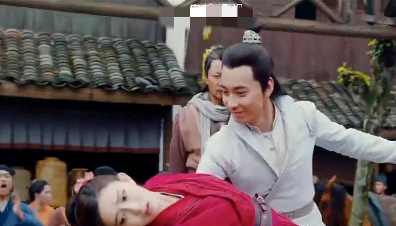 翻出17版射雕，我彻底傻眼了。脑子里那个唇妆厚重的禁欲霸总陈星旭，跟9年前