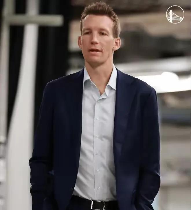 邓利维格局太小，如此拉扯库明加真不应该，斯通是榜样勇士和库明加持续拉扯，续约谈