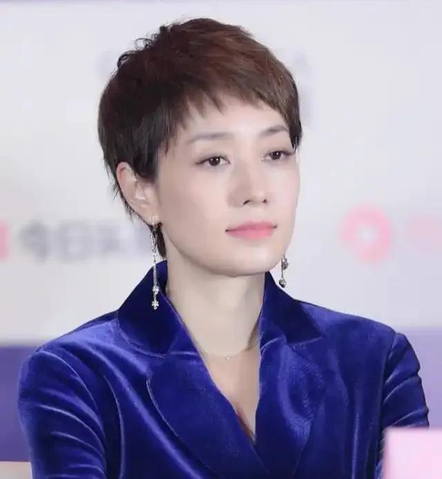 马伊琍说，很多往事，我很少对外多说。当年那句“且行且珍惜”，并不是一句轻飘飘的话
