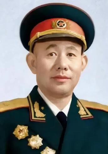 1951年，志愿军开会，彭德怀大喊了一声：“黄朝天，你给我站起来！”违反命令的黄