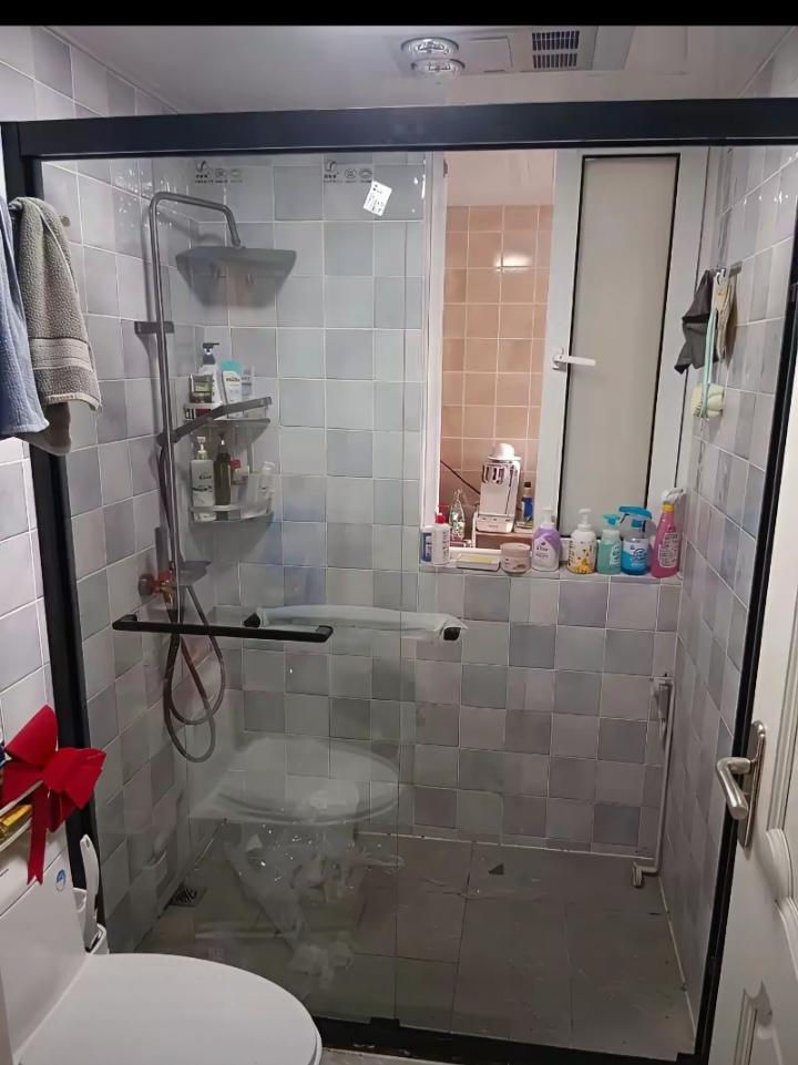 婆婆总是趁我不在家，带后老伴来家里洗澡。刚开始一两次我选择忍让，最近天热，几乎隔