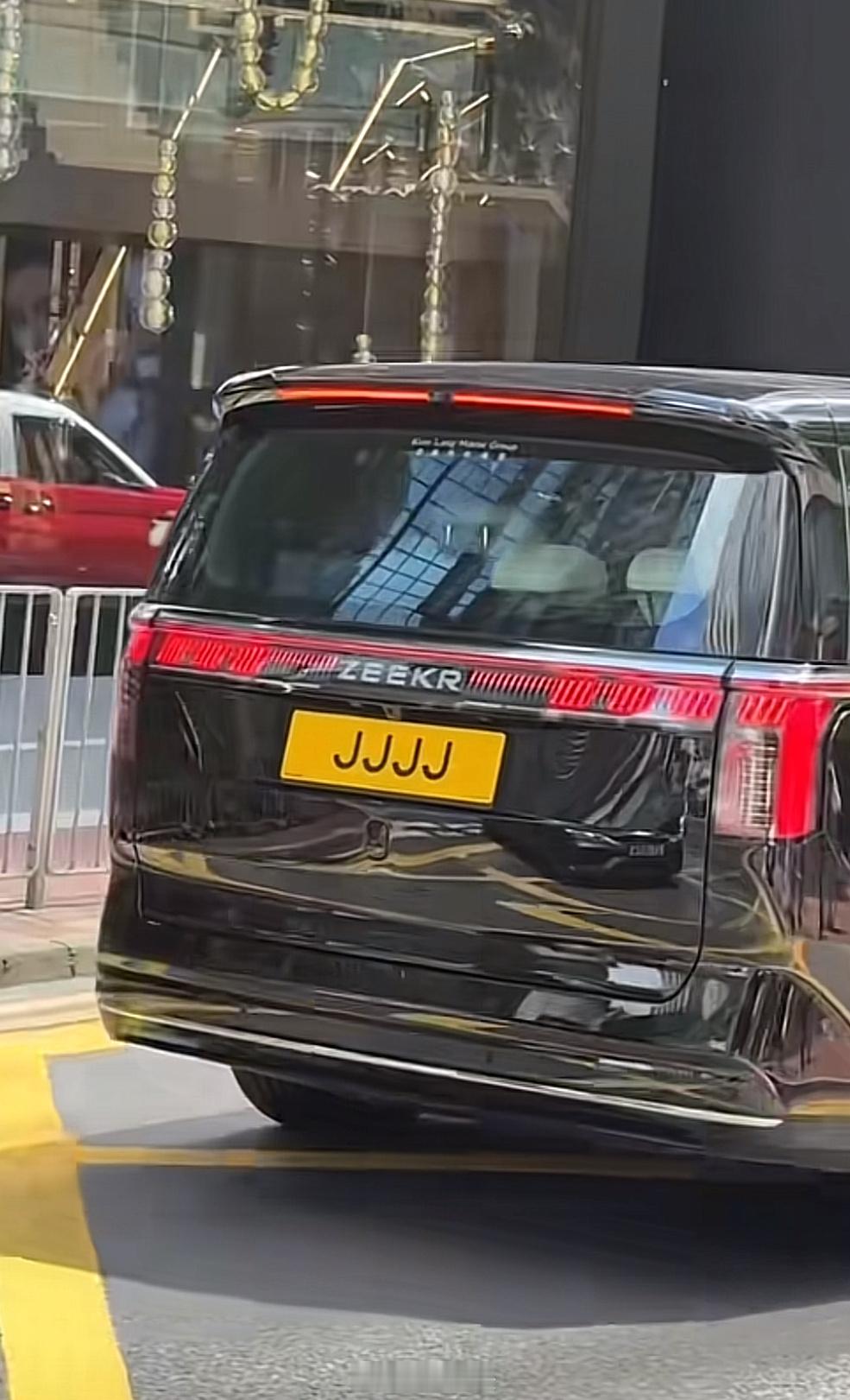 帅！这是全香港目前车牌最靓仔的极氪009吧​​​