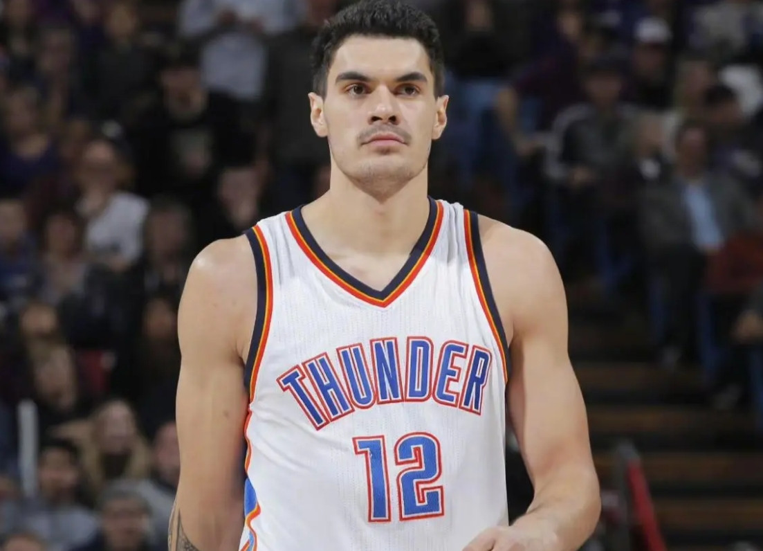 杨瀚森的防守被低估了之前大家都说小杨攻强守弱，但是现在慢慢发现，杨瀚森最近能获