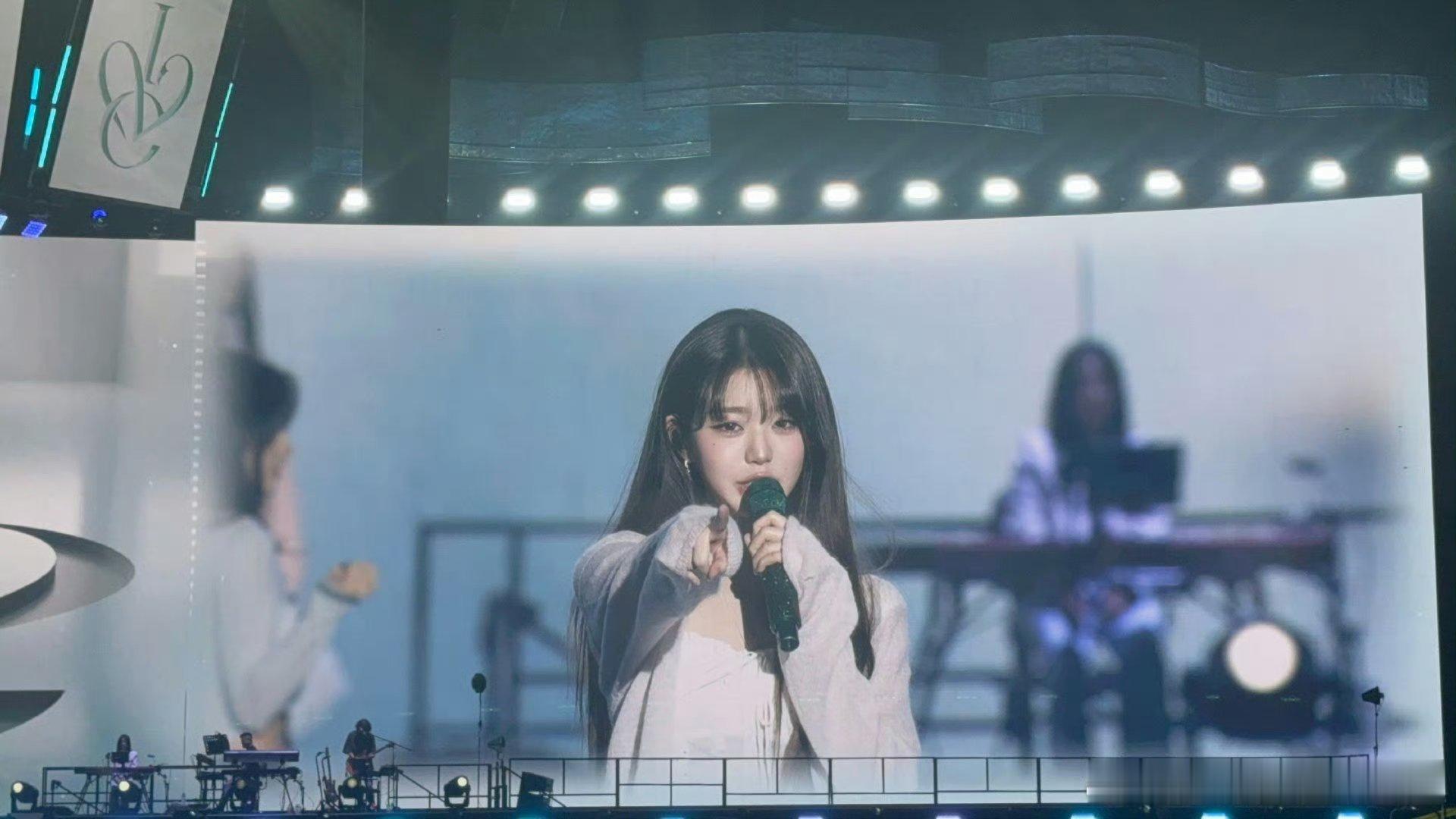 张元英妆造像手工烧制的琉璃百合野百合​​​