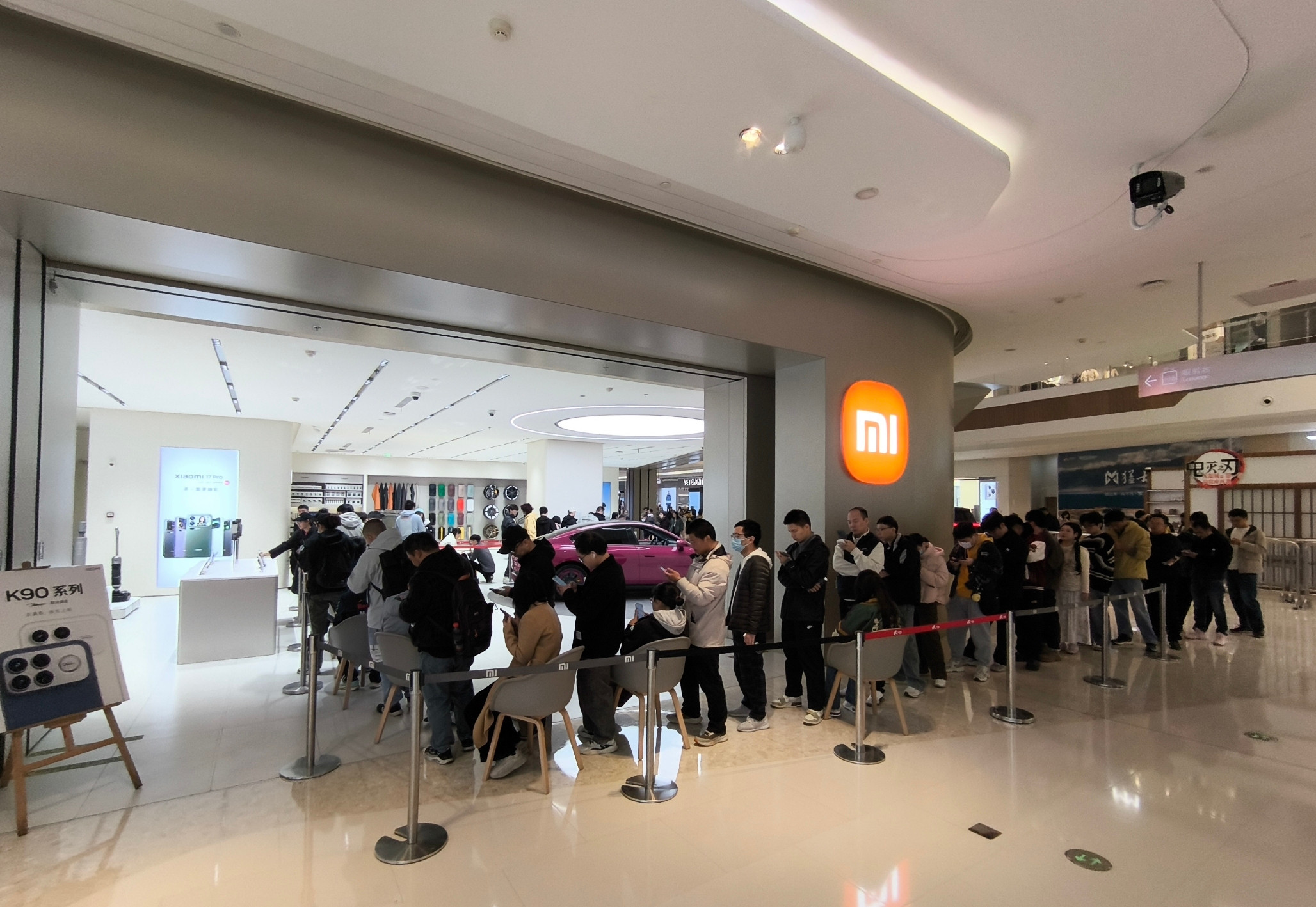 2025年广州车展，小米汽车展台又是最亮眼的。我们都知道在上海车展期间，小米展台