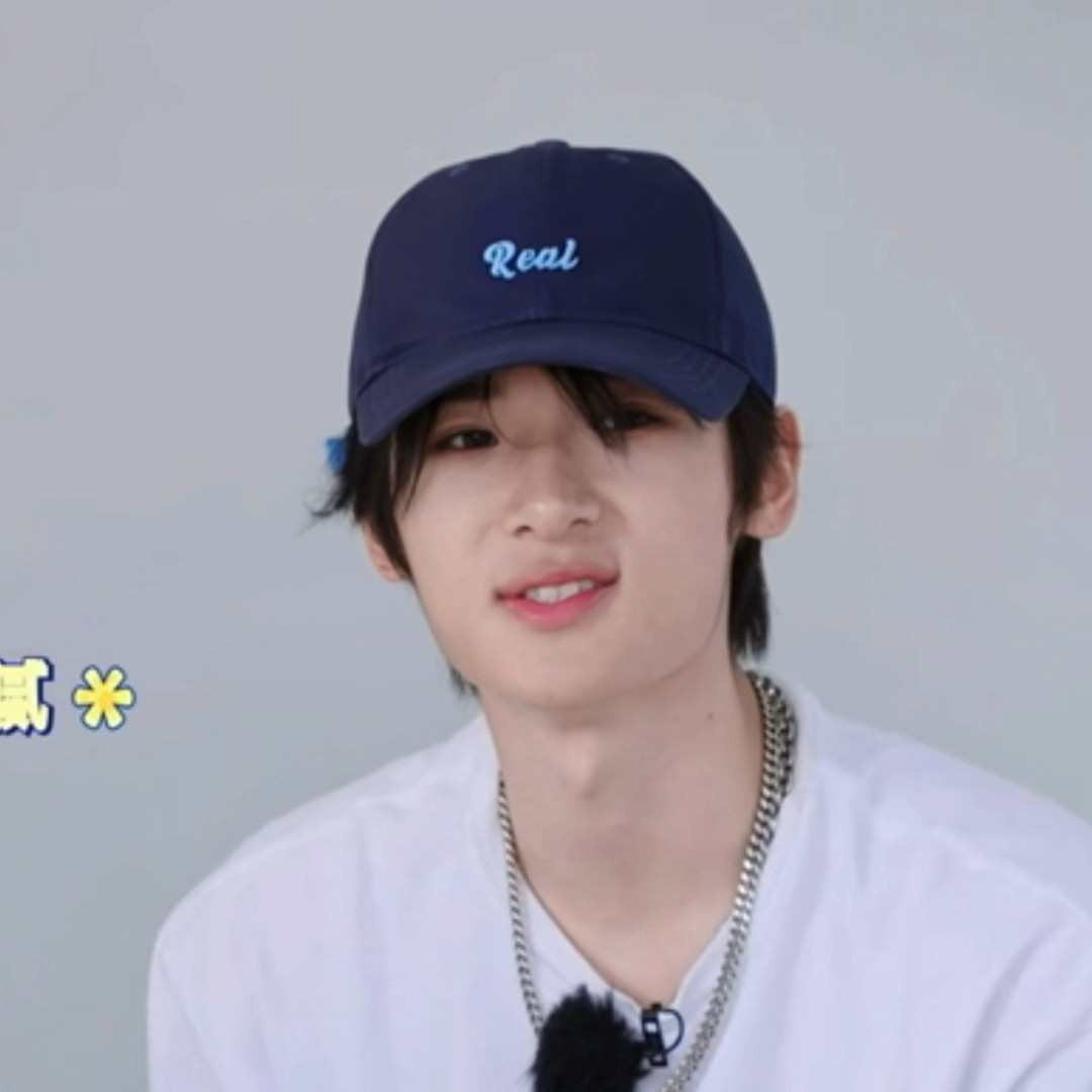 小狗就这样看着你发出萌音“要不要冰～激～凌～还要吗？”谁能顶得住૮₍ɵ̷﹏ɵ̷̥