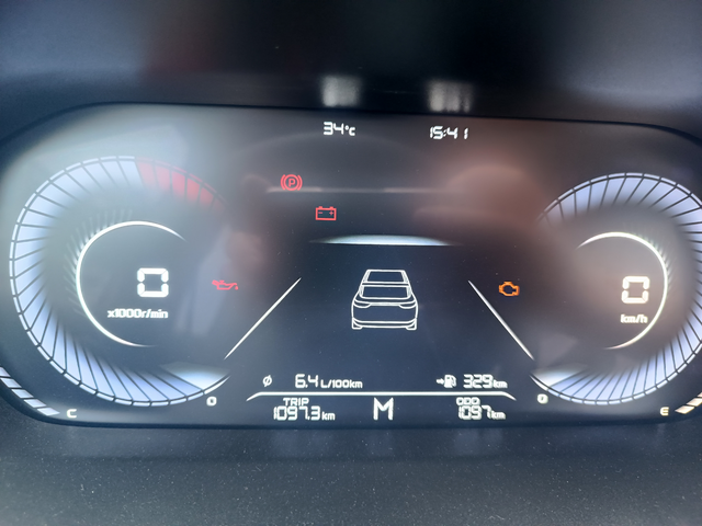 第四代帝豪真实油耗油耗表现：目前行车1097公里，剩余329公里。加油一共加