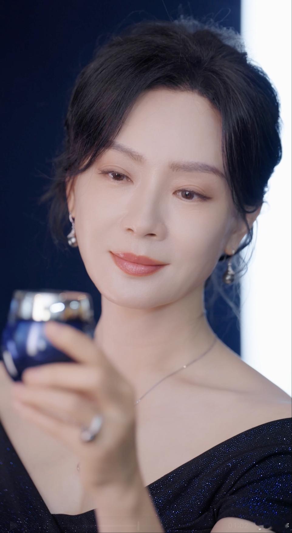 陈数状态听陈数聊护肤、聊经历，才知好状态从无偶然。“把磨砺转化为时光的养料”，