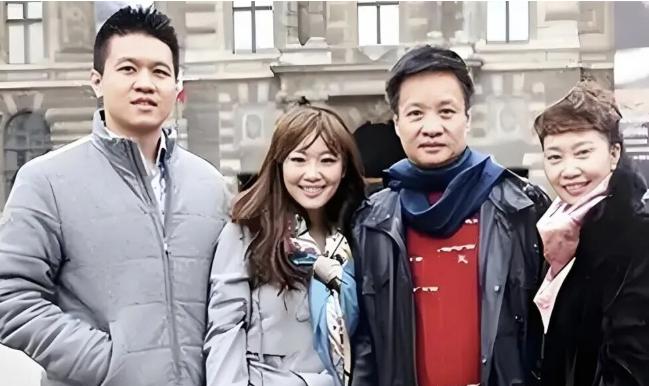 🌞前外交部长李肇星的儿子，要娶著名歌唱家阎维文的女儿。第一次上门，饭吃