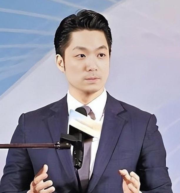继柯志恩陷香蕉风波，蒋万安也陷入甘蔗风波。近日接连爆出的两场农产品引发了政坛